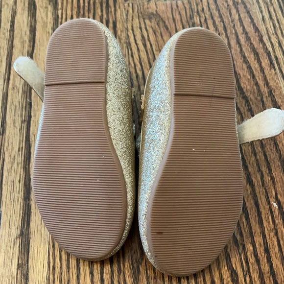 Toddler size 6 gold party shoes - Picture 4 of 4